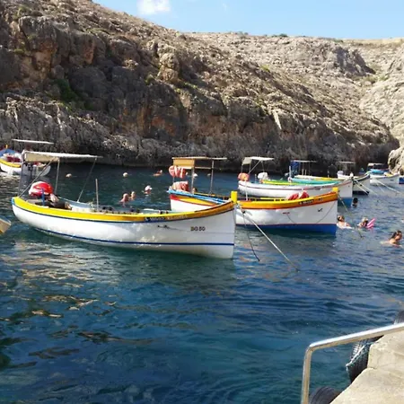 Side Sea View A, Steps Away To Bugibba Jetty For The Blue Lagoon Boats And Other Islands شقة